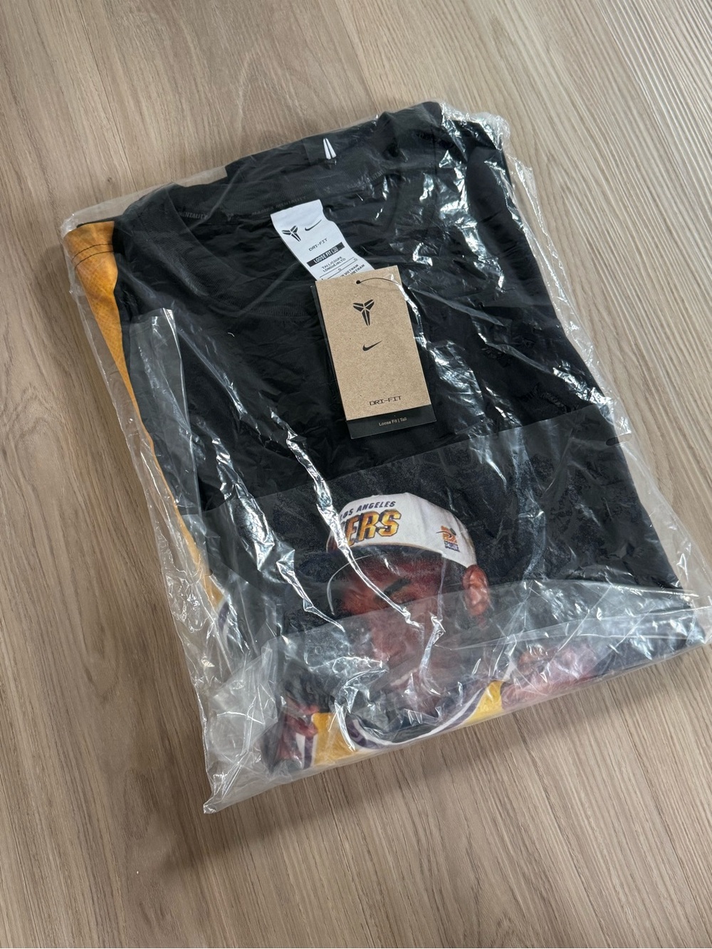 Nike Kobe Bryant Los Angeles Lakers Graphic T-Shirt — Black & Gold Men’s Large